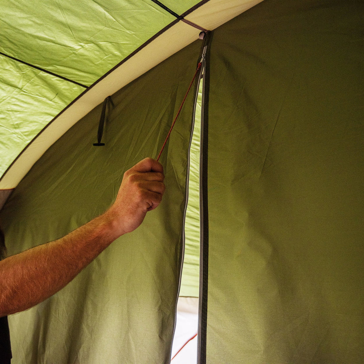 18-Person Cabin Tent with 3 Covered Entrances J6487