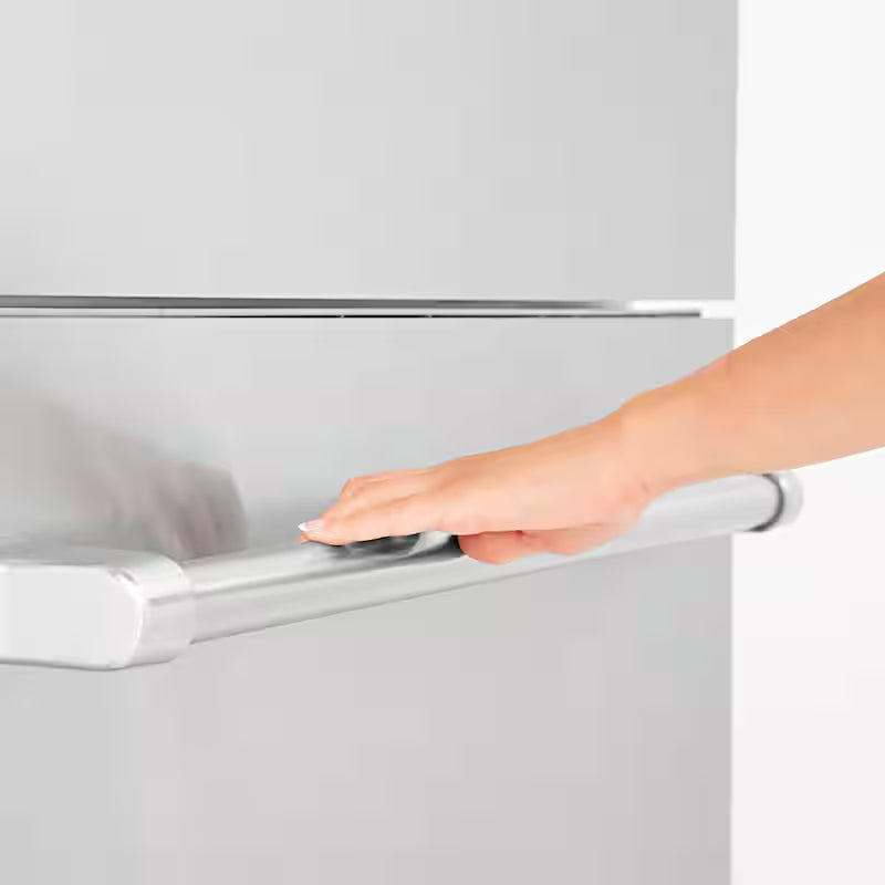 4-Door French Door Refrigerator with Ice and Water Dispenser E469