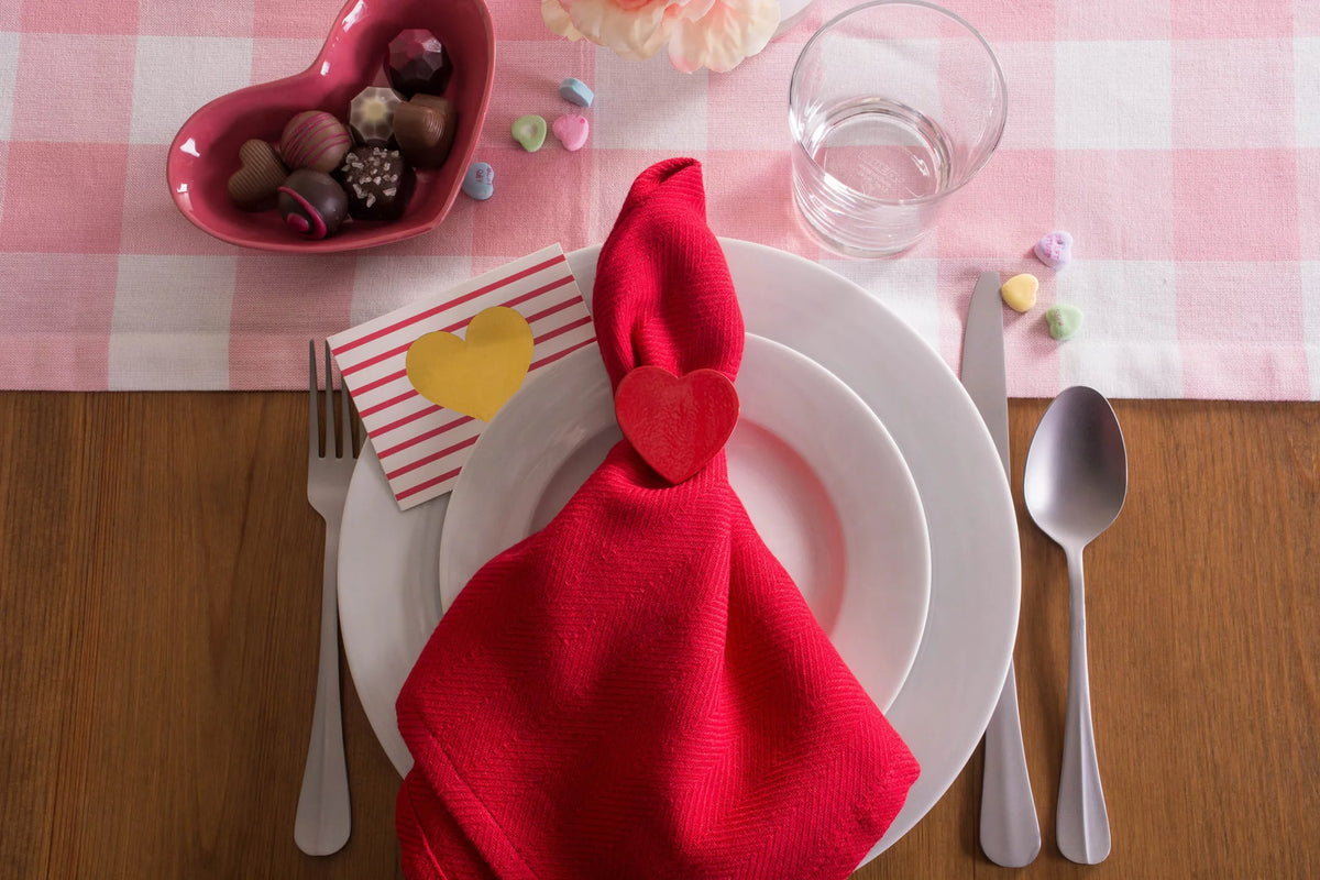 Set of 6 Red Heart Shaped Napkin Rings Y90960