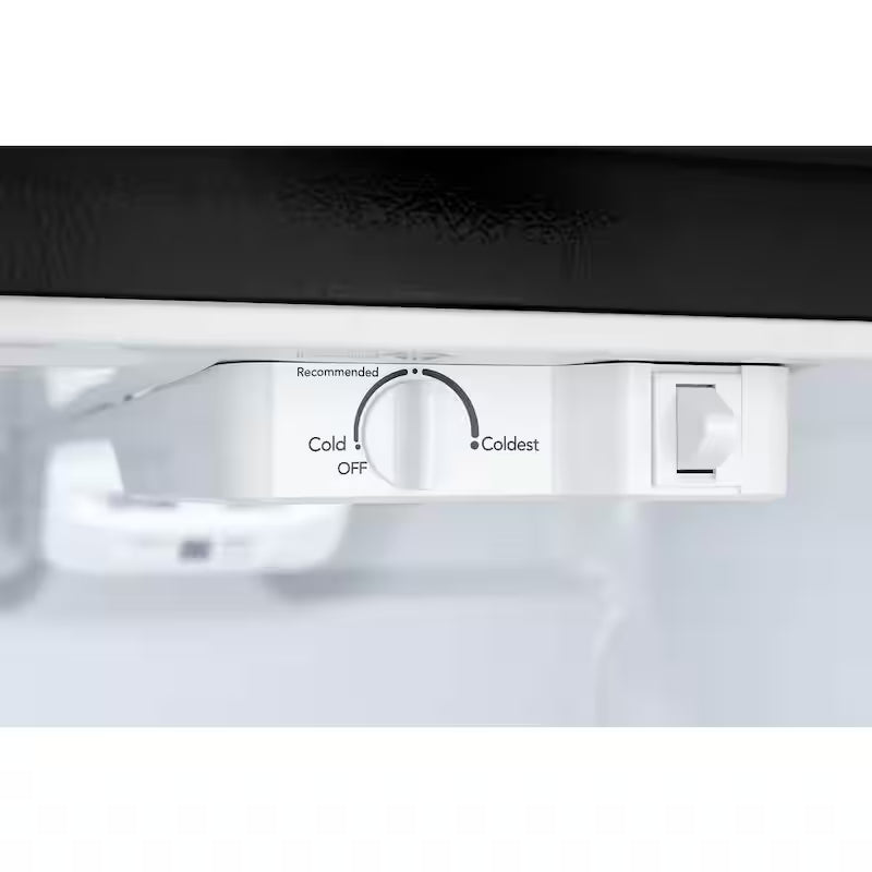 Freestanding Top Freezer Refrigerator in Black R790