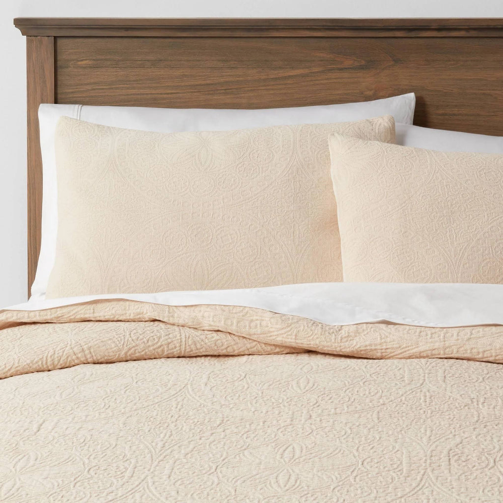 Natural Matelasse Medallion Duvet Cover & Sham Set M151