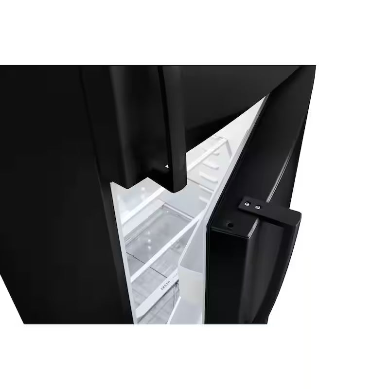Freestanding Top Freezer Refrigerator in Black R790