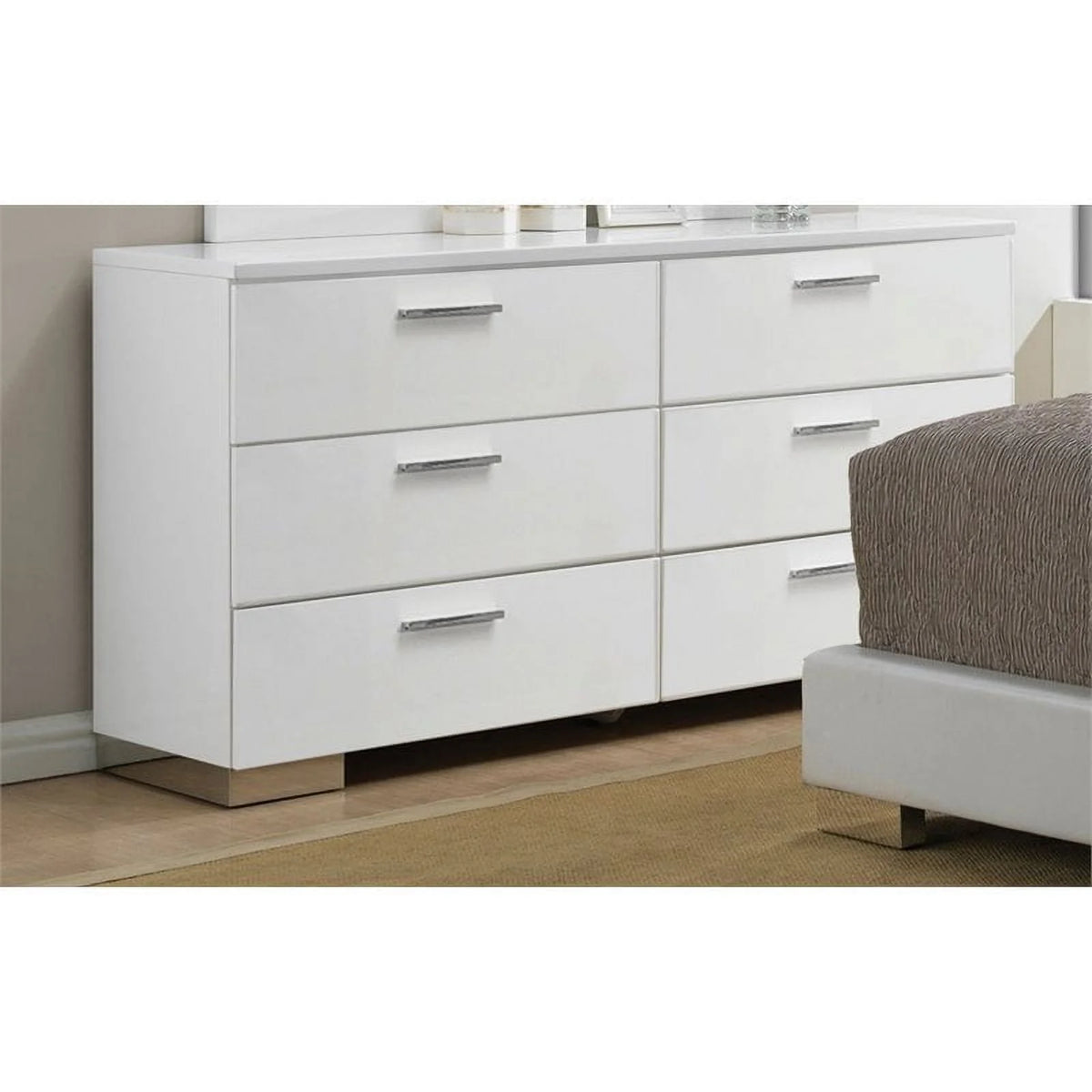 White 6 Drawer Dresser P52725