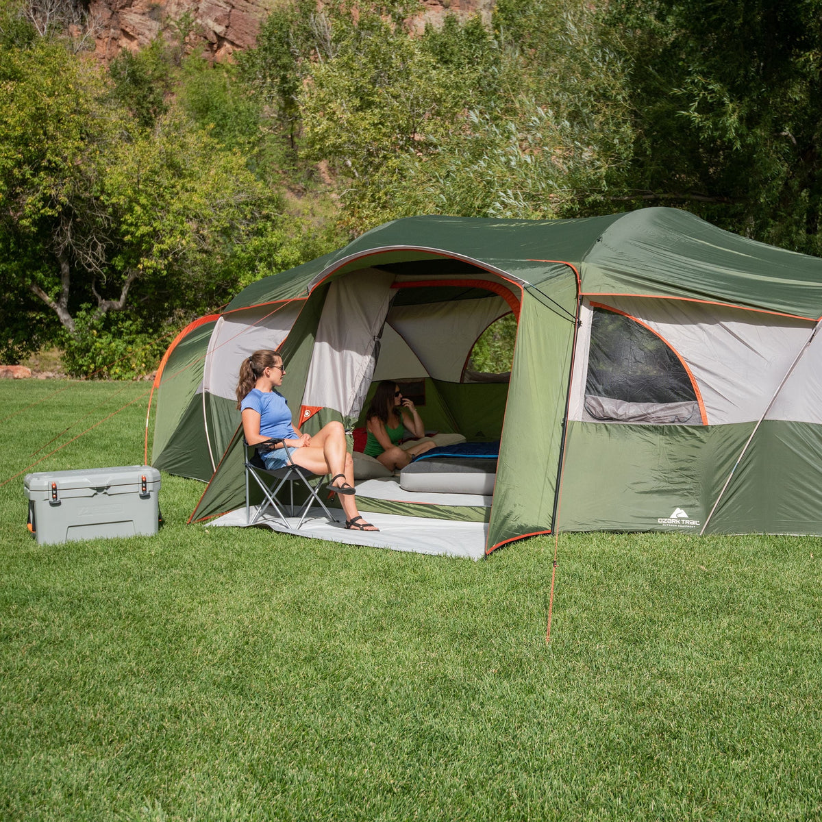 18-Person Cabin Tent with 3 Covered Entrances J6487