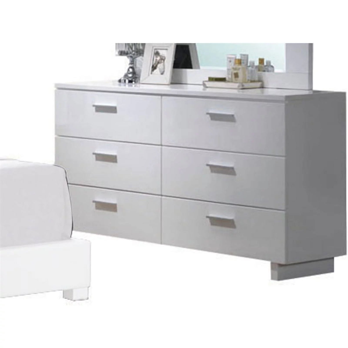 White 6 Drawer Dresser P52725